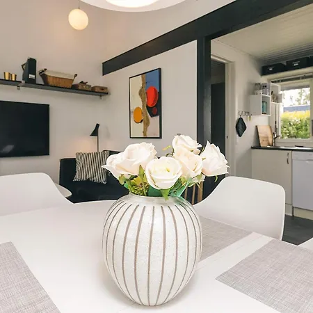 6 Person In Vaeggerlose-by Traum