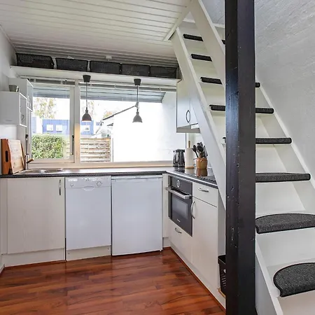 4 Star In Vaeggerlose Vakantiehuis Bøtø By