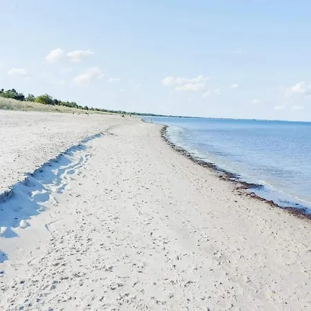 4 Star In Vaeggerlose Vakantiehuis Bøtø By