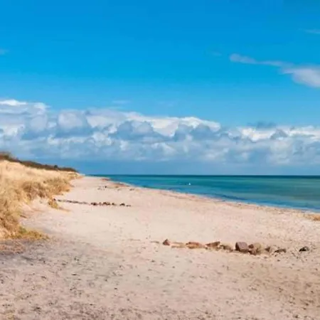 4 Star In Vaeggerlose Vakantiehuis Bøtø By